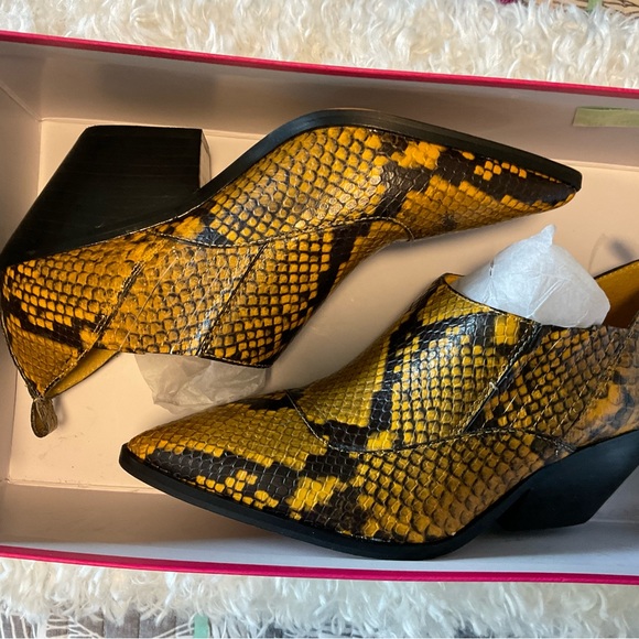 🎉2xHP- Best in Shoes🎉 Vince Camuto Jetera Size 7M - Picture 3 of 5